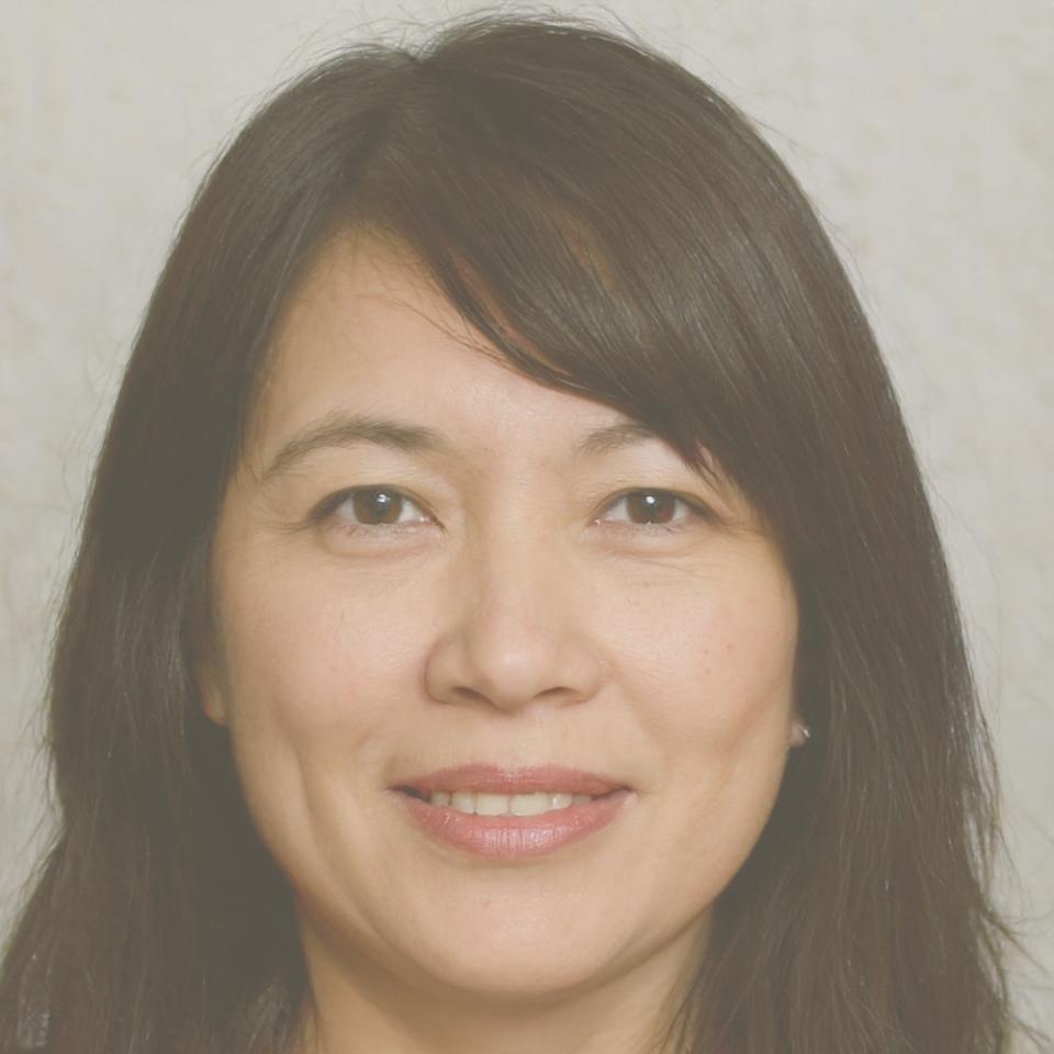 Portrait de Sarah Martinez, formatrice spécialisée en finance de marché